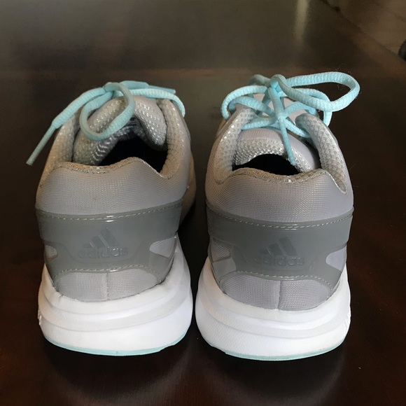 Adidas woman’s gray athletic shoes size 6.5 - Picture 4 of 6